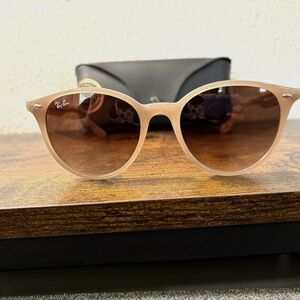 Ray-Ban sunglasses (RB4305). Polished beige frame/brown gradient lenses